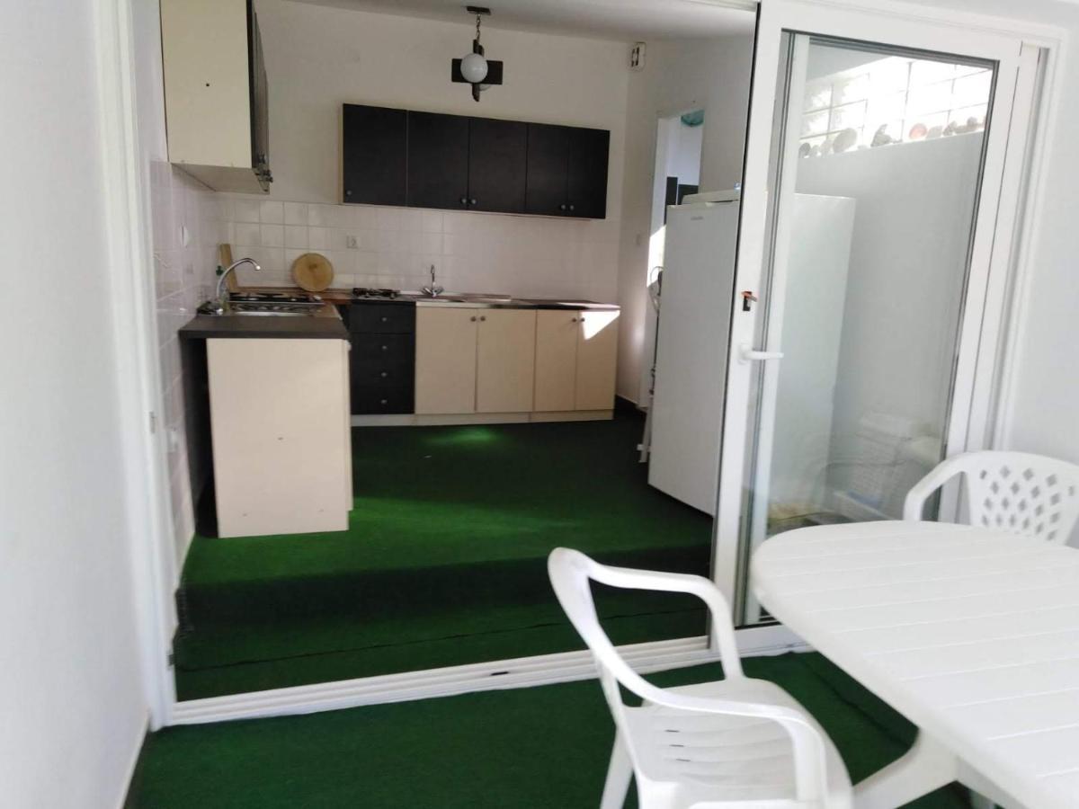 Apartments Free Parking Big Garden Peroj Luaran gambar